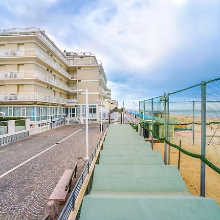 Hotel President'S Πέζαρο Εξωτερικό φωτογραφία