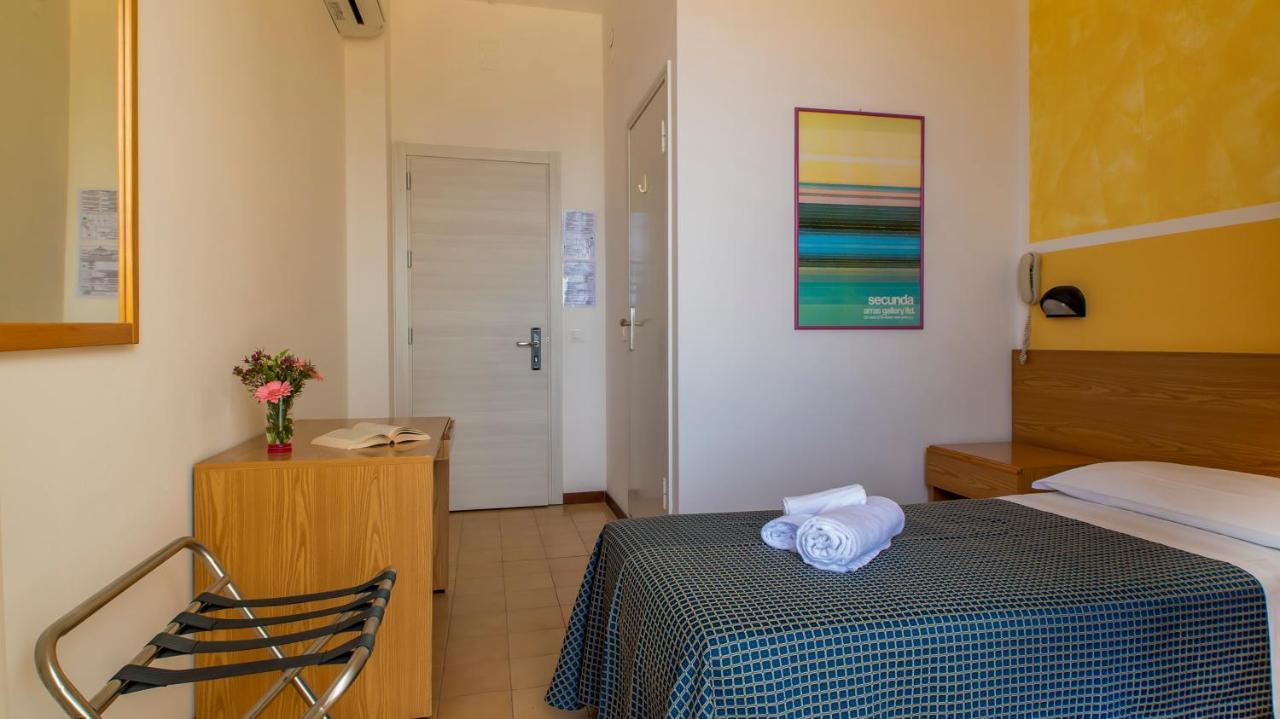 Hotel President'S Πέζαρο Εξωτερικό φωτογραφία
