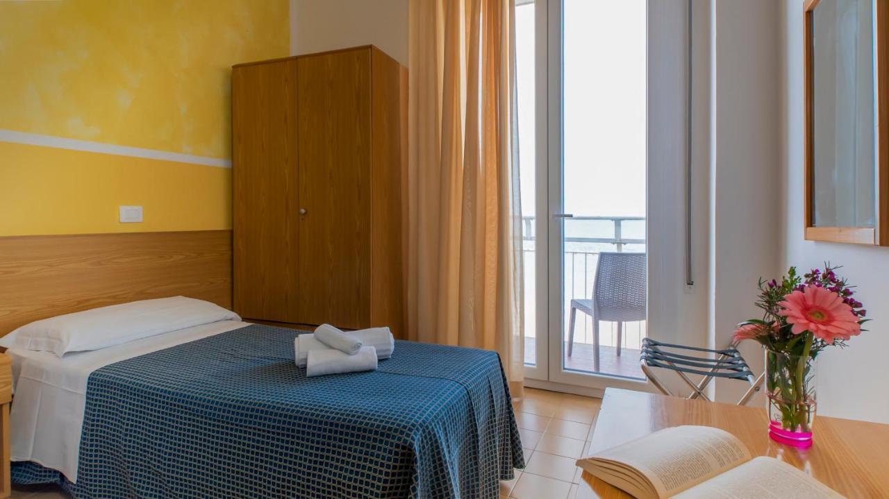 Hotel President'S Πέζαρο Εξωτερικό φωτογραφία