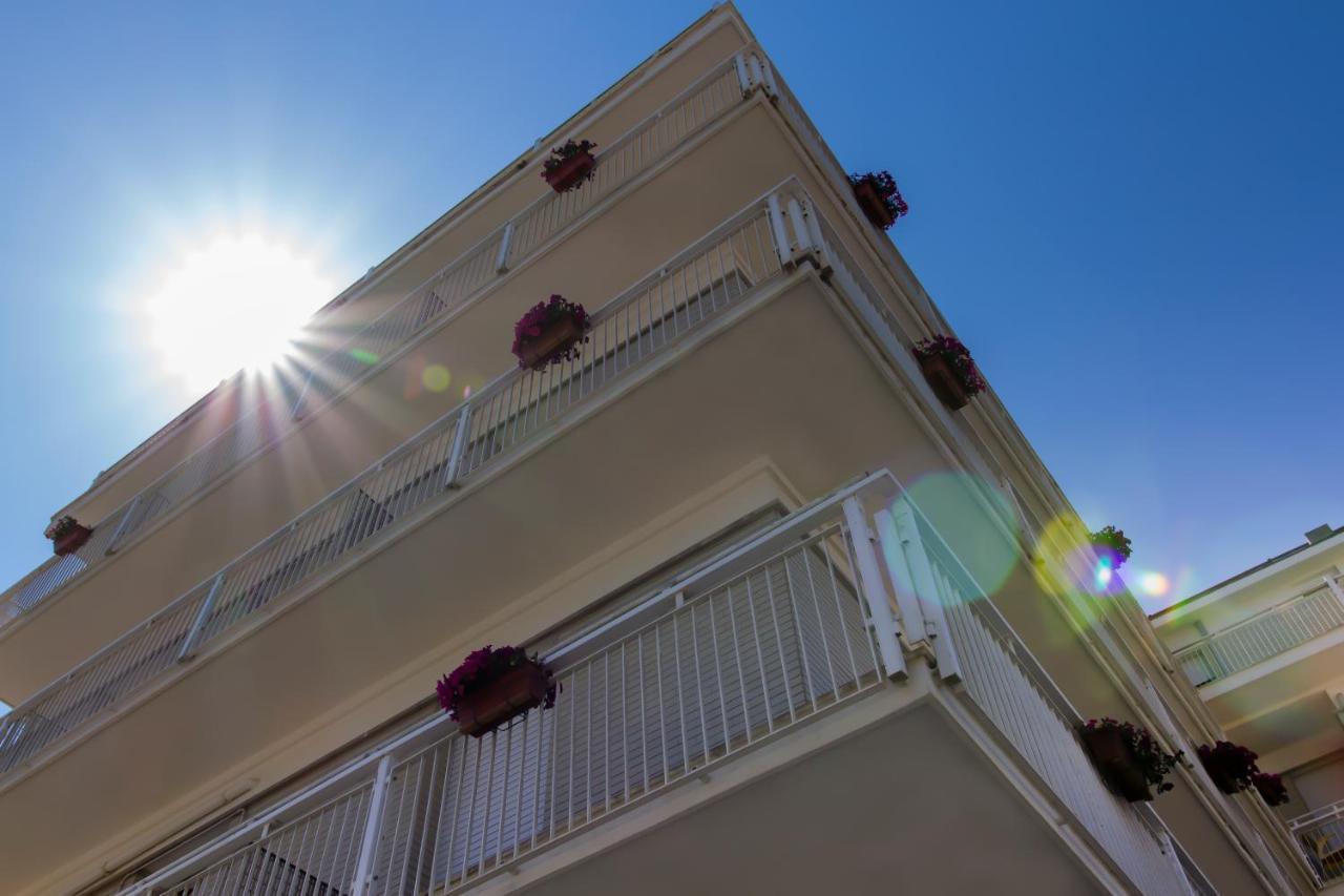 Hotel President'S Πέζαρο Εξωτερικό φωτογραφία