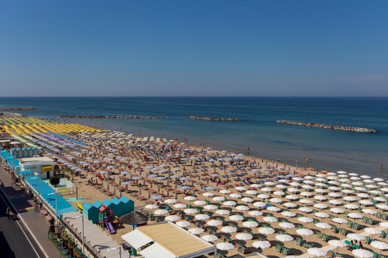 Hotel President'S Πέζαρο Εξωτερικό φωτογραφία