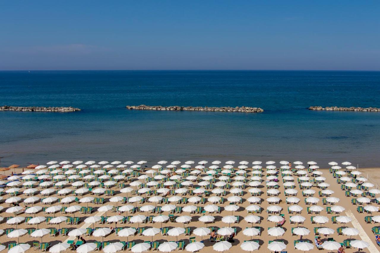 Hotel President'S Πέζαρο Εξωτερικό φωτογραφία