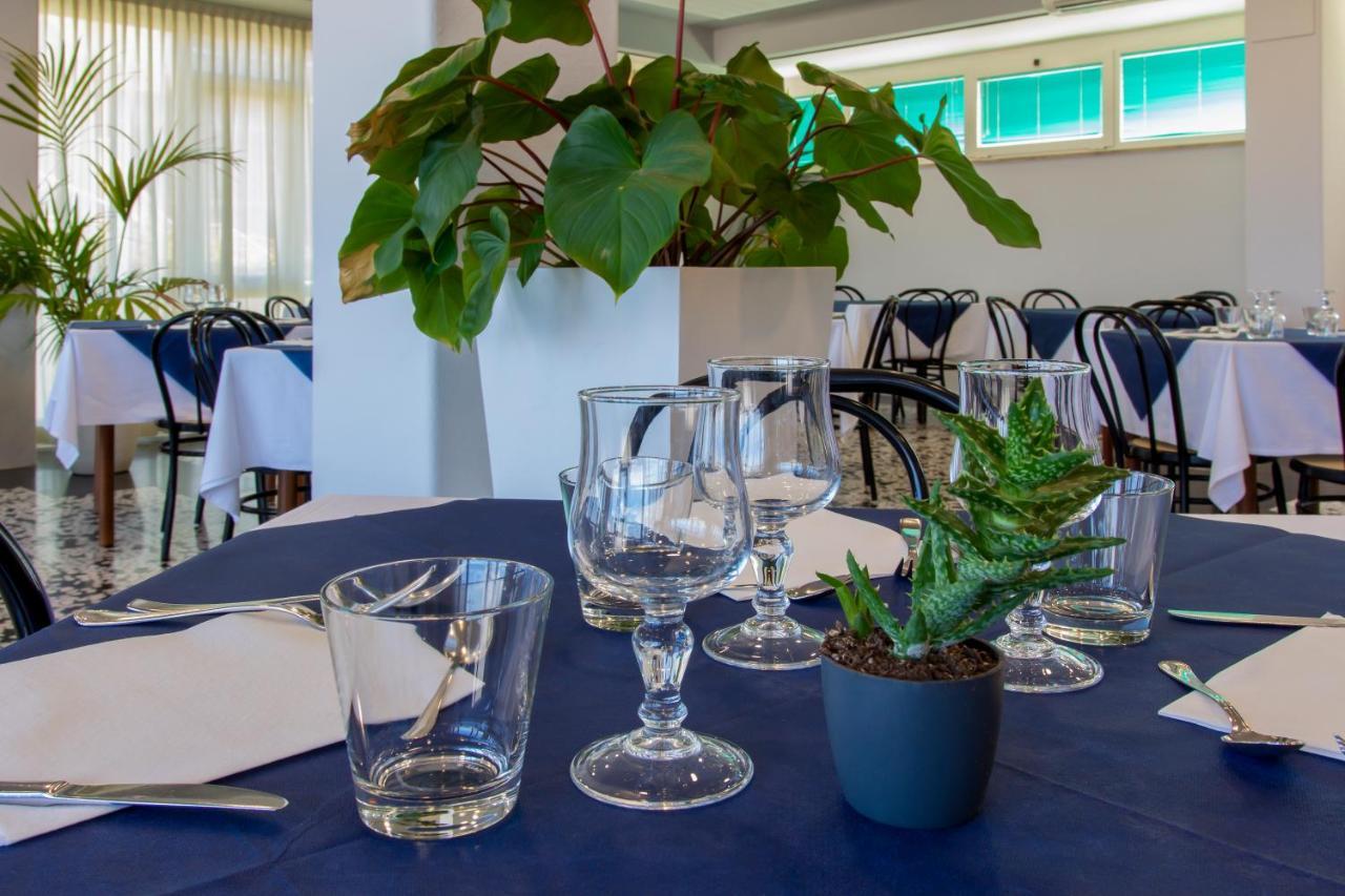 Hotel President'S Πέζαρο Εξωτερικό φωτογραφία