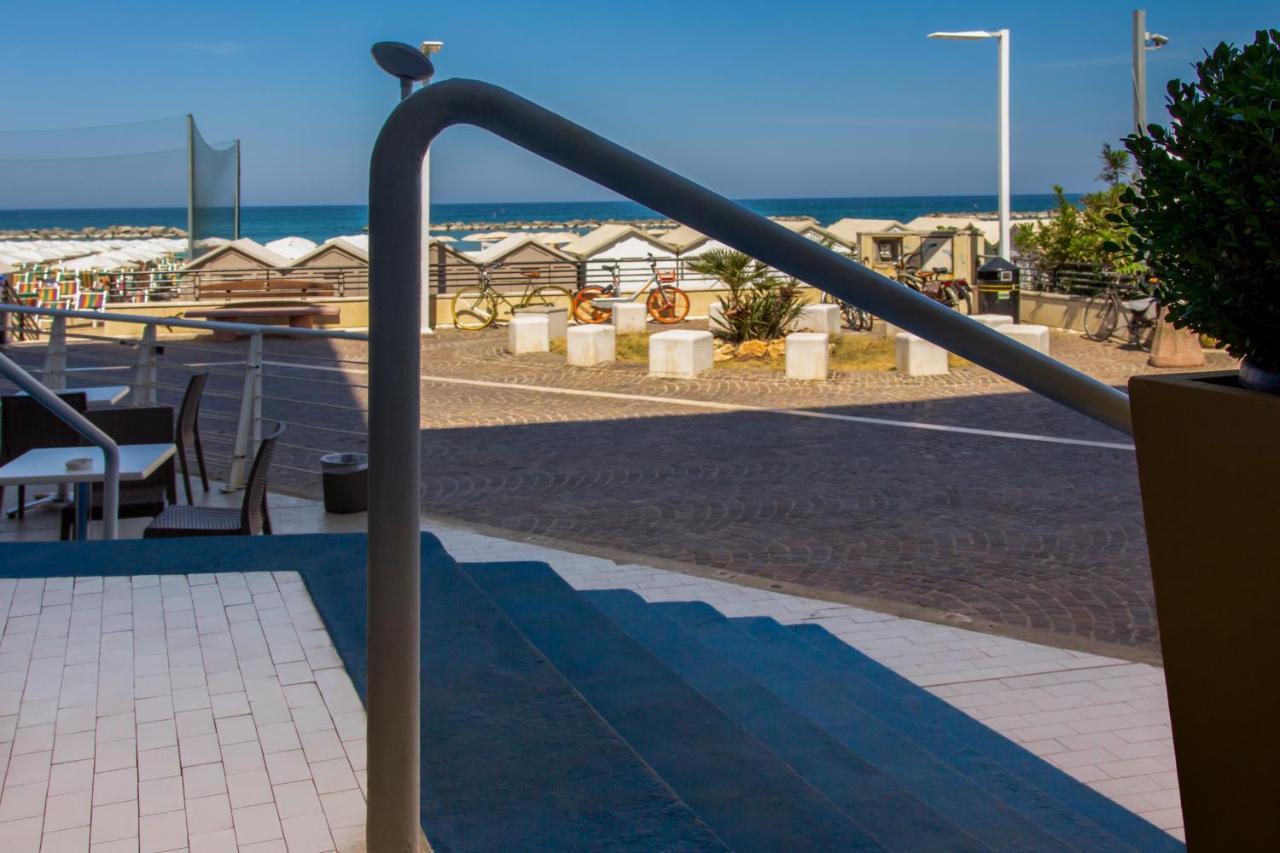 Hotel President'S Πέζαρο Εξωτερικό φωτογραφία