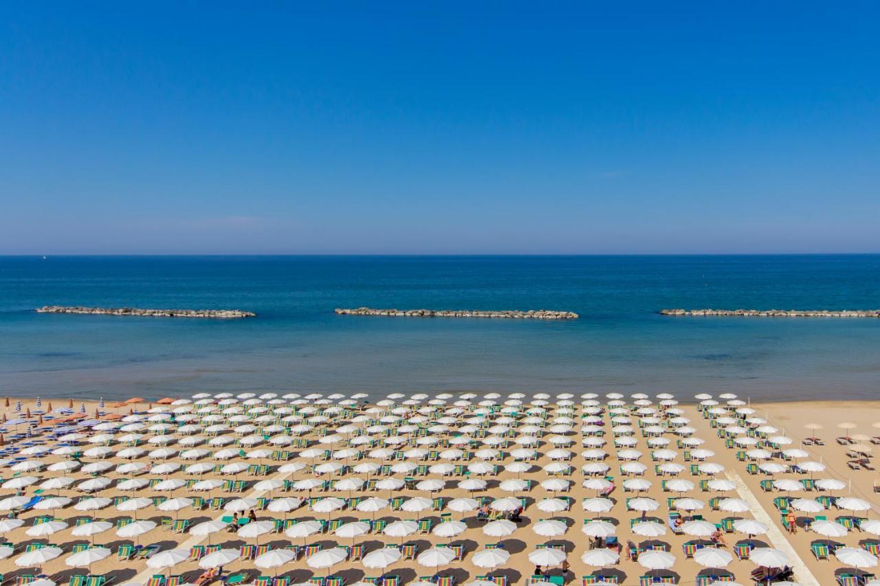 Hotel President'S Πέζαρο Εξωτερικό φωτογραφία