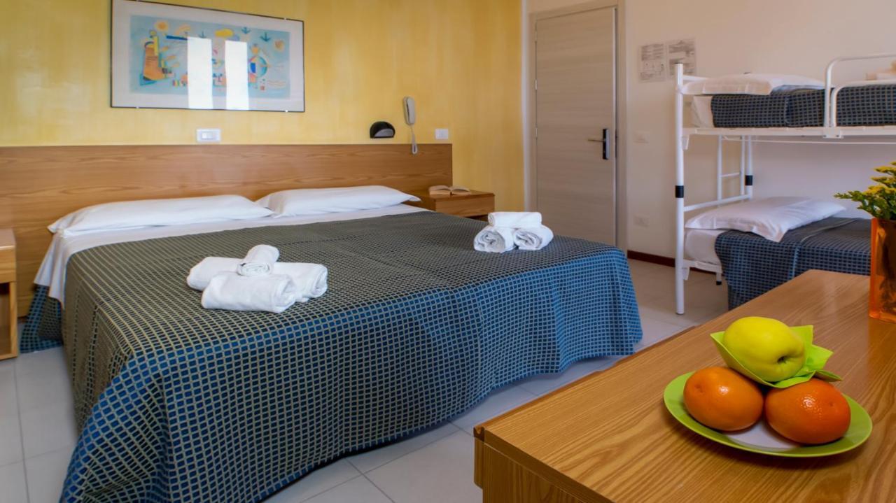 Hotel President'S Πέζαρο Εξωτερικό φωτογραφία