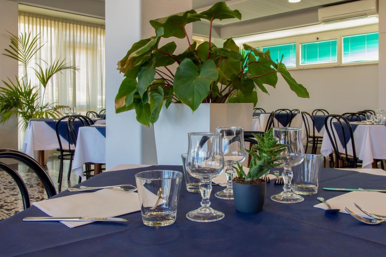 Hotel President'S Πέζαρο Εξωτερικό φωτογραφία