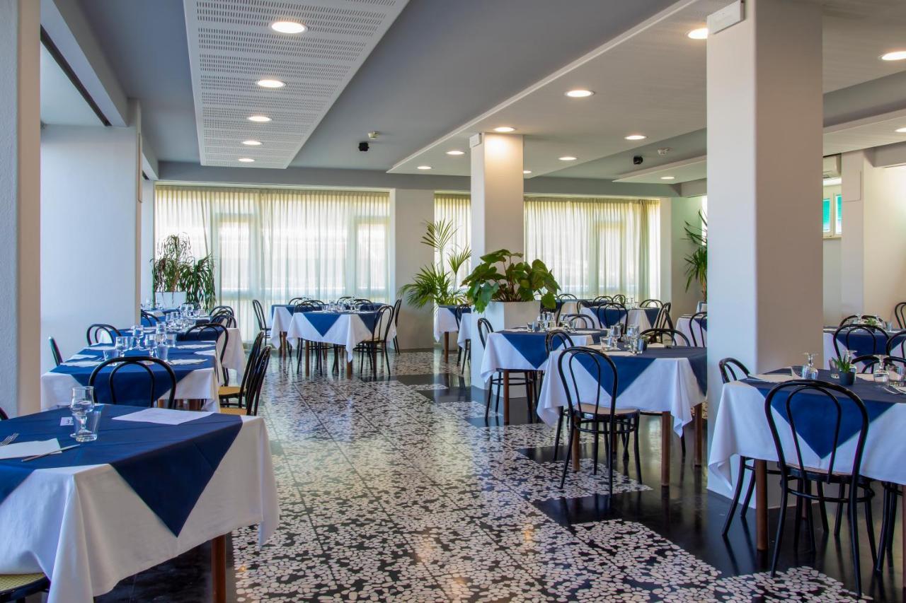 Hotel President'S Πέζαρο Εξωτερικό φωτογραφία