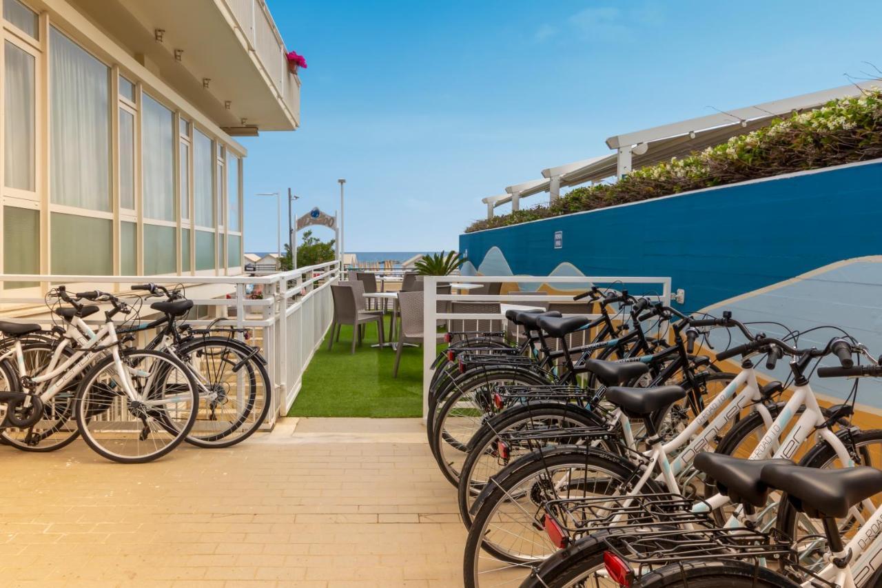 Hotel President'S Πέζαρο Εξωτερικό φωτογραφία