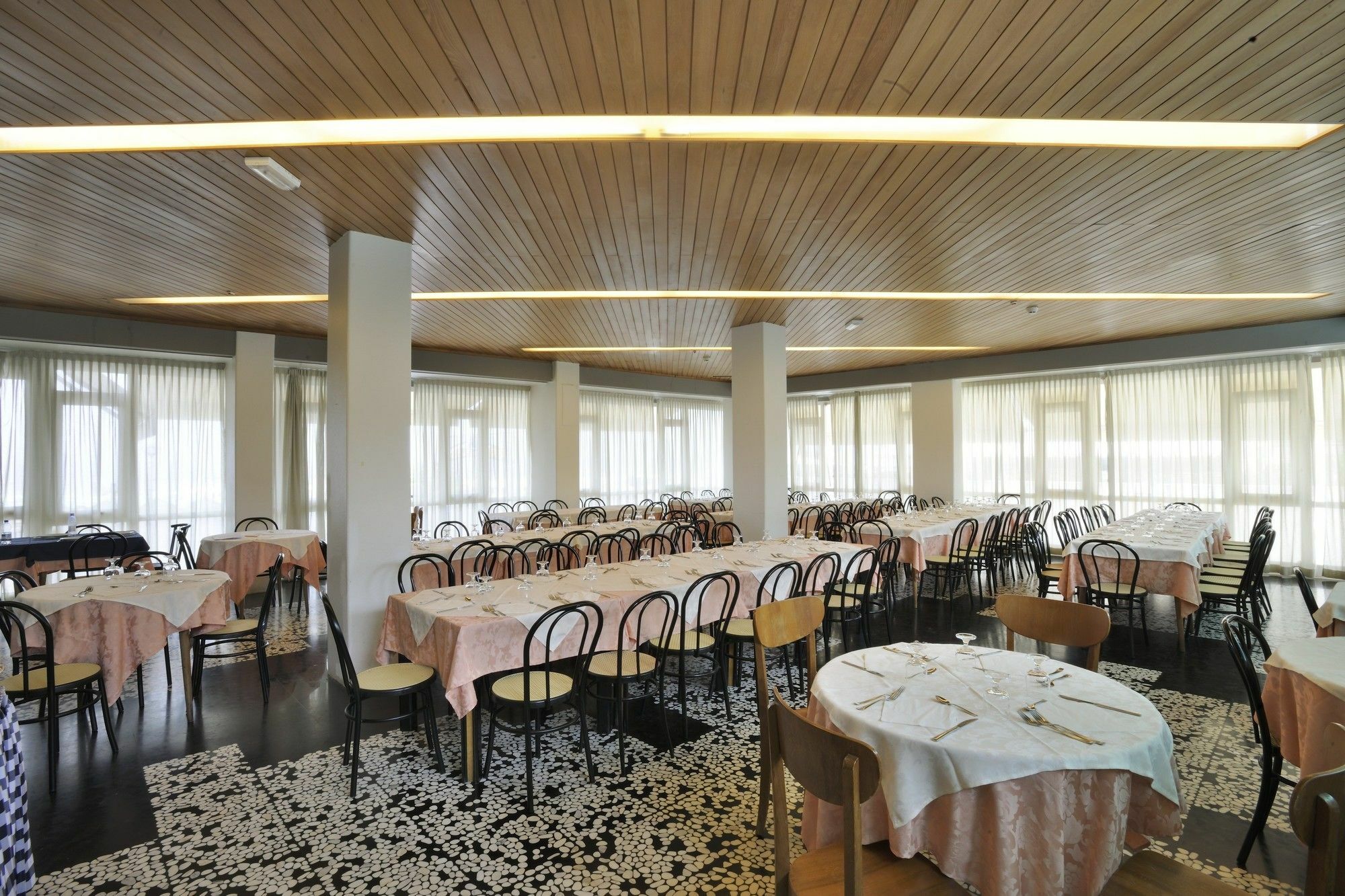 Hotel President'S Πέζαρο Εξωτερικό φωτογραφία